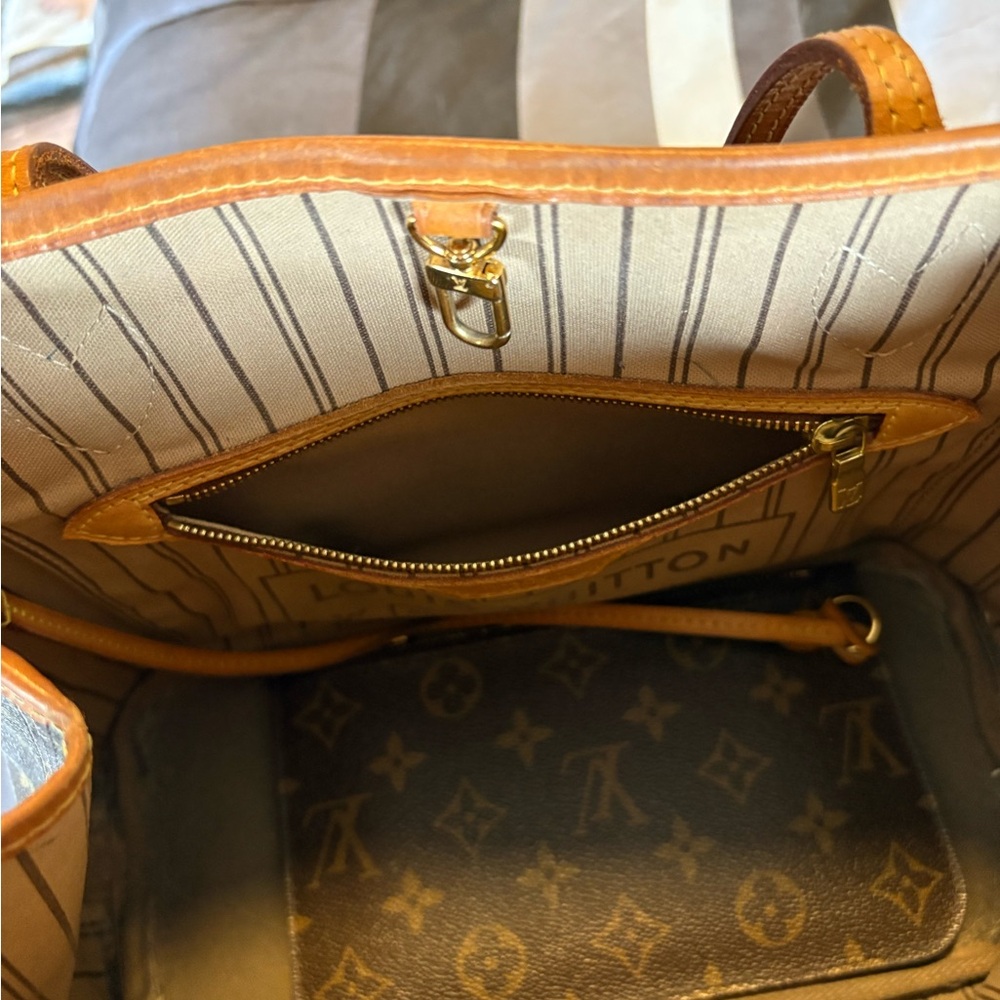 Louis Vuitton Monogram Tote Bag - Picture 6 of 13